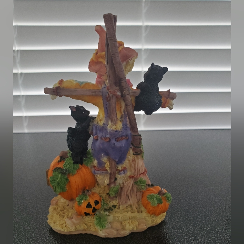Charming Scarecrow Figurine with Pumpkins and Cats - Picture 3 of 3